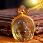 Collier Bouddha avec pendentif jaune, accessoire spirituel unique