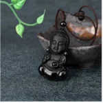 Pendentif Bouddha en obsidienne pour un collier spirituel