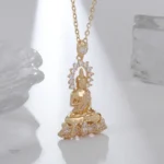 Bijou Bouddha en or, accessoire de méditation chic