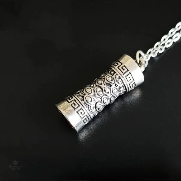 pendentif-bouddhiste-om-cylindrique-1 Pendentif Bouddhiste Om en forme cylindrique pour collier