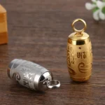 Pendentif représentant la roue du dharma