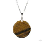 Bijou en pierre naturelle gravée pour harmoniser les chakras