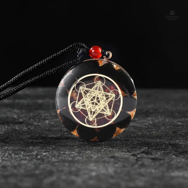Bijou en obsidienne avec symbole géométrique sacré