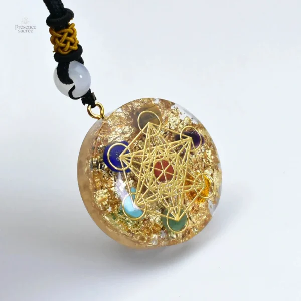 Bijou orgonite représentant les 7 chakras, énergie positive