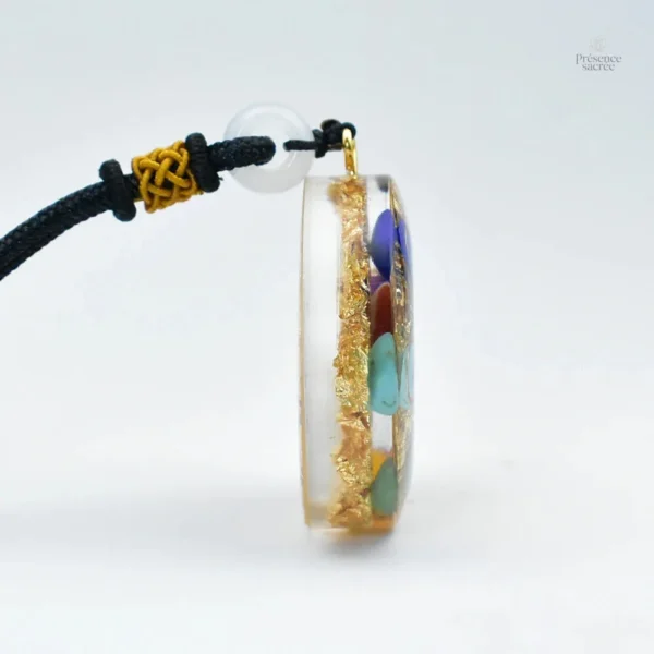 Pendentif chakras en orgonite, équilibre et harmonie spirituelle