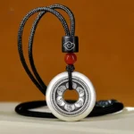Pendentif Om en Argent, symbole de paix et de spiritualité