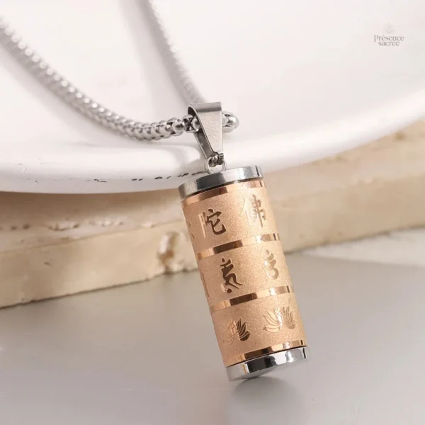 Collier bouddhiste avec inscription Om Mani Padme Hum