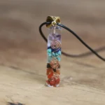 Bijou orgonite représentant les sept chakras en harmonie