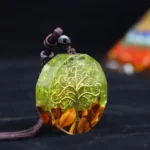 Bijou en orgonite avec pierre Oeil de Tigre