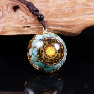 Pendentif bleu en orgonite, élégant et naturel