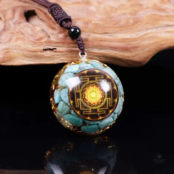 Pendentif bleu en orgonite, élégant et naturel