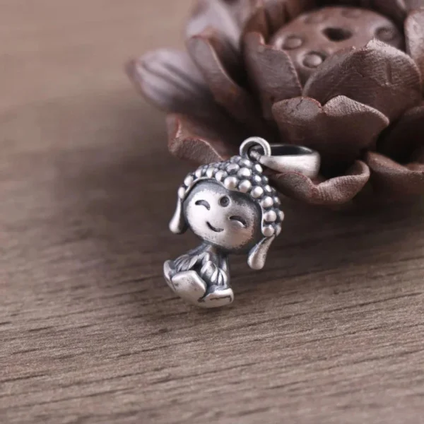 Pendentif spirituel Petit Bouddha en design élégant