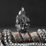 Collier avec pendentif visage Bouddha en design unique