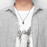 Collier décoratif représentant le visage du Bouddha démon