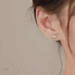 Fines boucles d'oreilles en forme de fleur de lotus