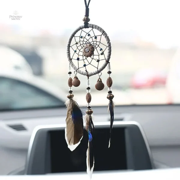 Plume légère pour attrape-rêve, symbole de sérénité et de protection