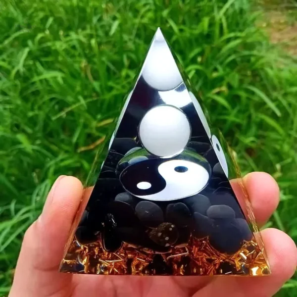Pyramide Orgonite Yin-Yang décorative