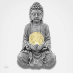 Statue Bouddha en verre solaire, design élégant