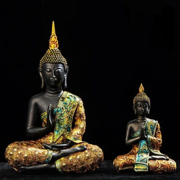 Effigie de Bouddha thaï en style traditionnel