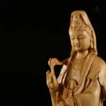 Guan Yin en bois sculpté, symbole de compassion