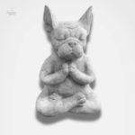 Statue de chien méditant pour décoration de jardin