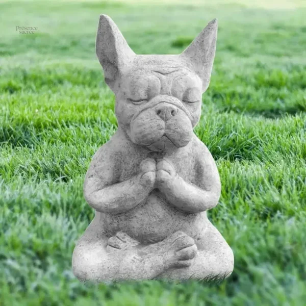 Décoration de jardin : statue chien en posture méditative