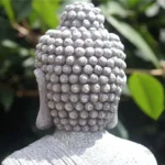 Bouddha de jardin pour créer une ambiance relaxante