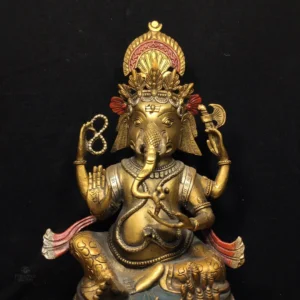 Statue de Ganesh ornée, artisanat traditionnel indien