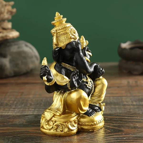 Statue Ganesh, finition élégante en noir et or