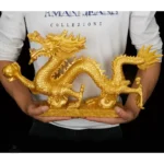 Dragon doré en résine, symbole de force et de protection