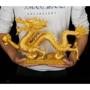 Dragon doré en résine, symbole de force et de protection