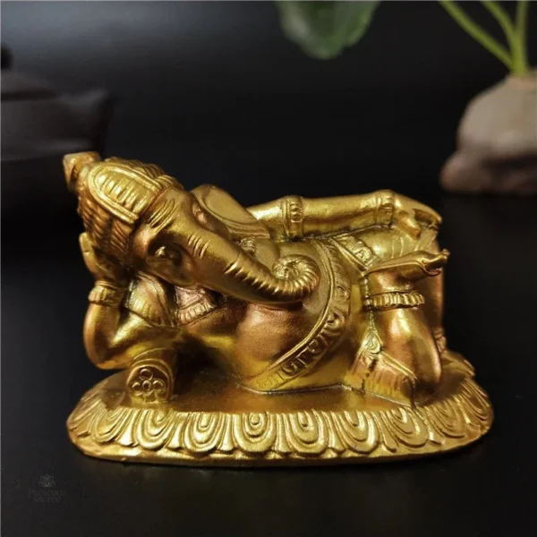 Ganesh allongé, symbole de prospérité et sagesse