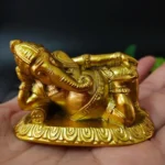 Statue de Ganesh avec posture allongée, design unique