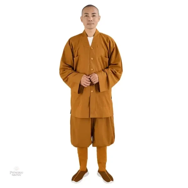 Tenue de moine simpliste en style classique japonais
